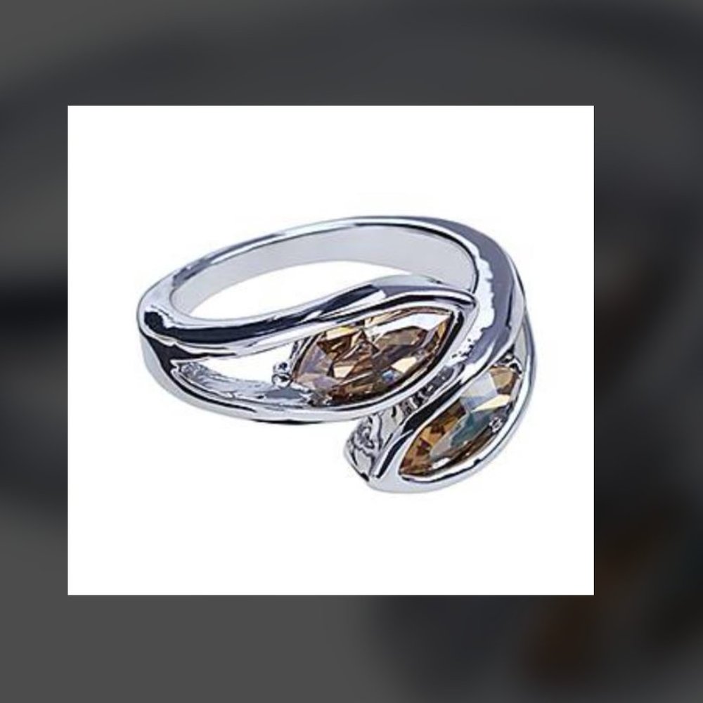 Callura Champagne & Silvertone Leaf Ring size 5.75